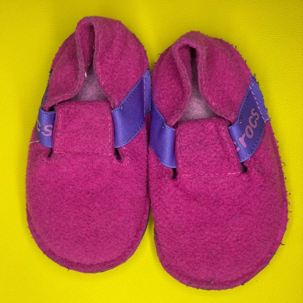 CROCS‎ Vibrant Pink Slippers Toddler Size 9